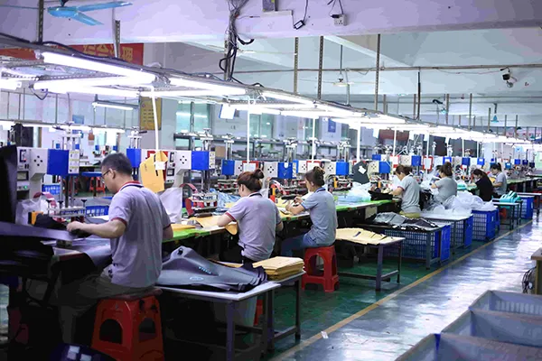 Pengeluar Beg Kering: Panduan Pengeluaran Beg Kalis Air OEM & Tersuai
